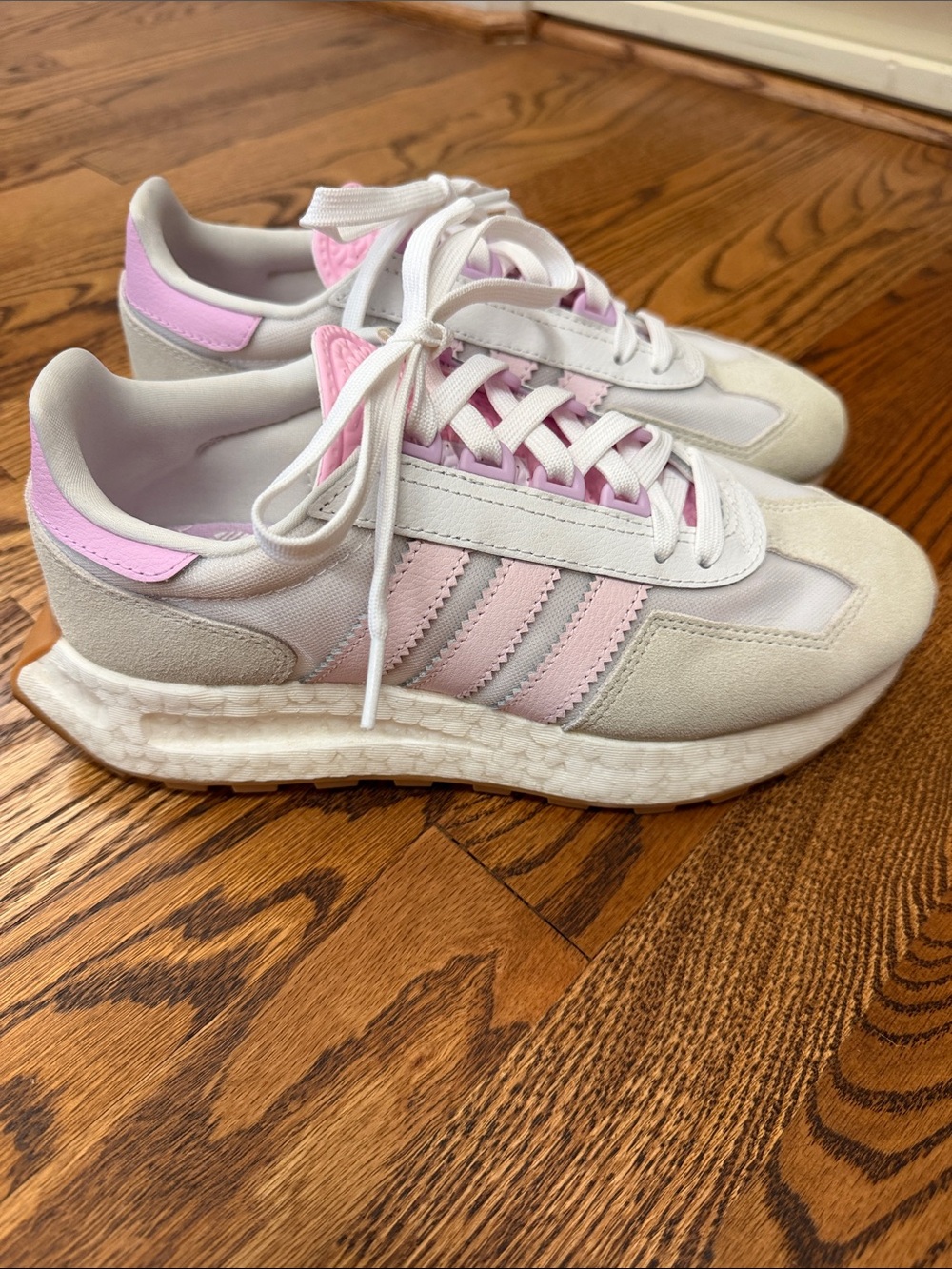 adidas Women's White and Light Pink Casual Runner Sneakers